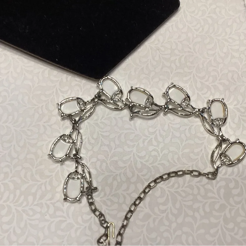 Elegant Silvertoe and White  Vine Necklace
